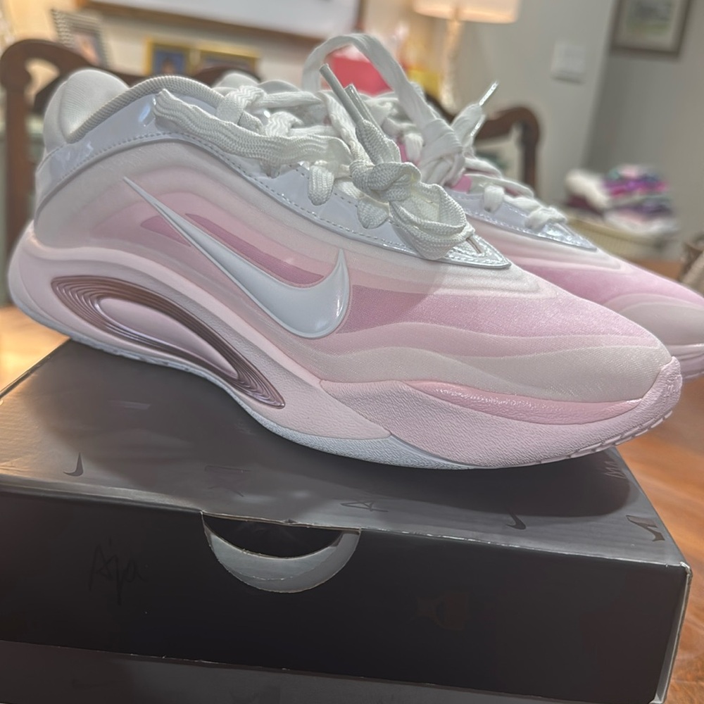 Nike A’ja Wilson Basketball Shoes- new never worn size 7